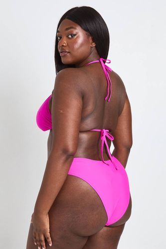 Haut De Bikini Triangle Plus Essentials | Taille 44 - boohoo - Modalova