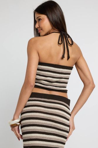 Top En Crochet Rayé À Col Licou | Taille Medium - boohoo - Modalova