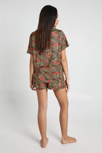 Ensemble Pyjama Chemise À Manches Courtes Et Short Imprimé Cerises Et | Taille 40 - boohoo - Modalova