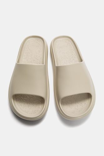 A3m.jpg?ts=1742221289768" - Apparel & Accessories > Shoes - Modalova