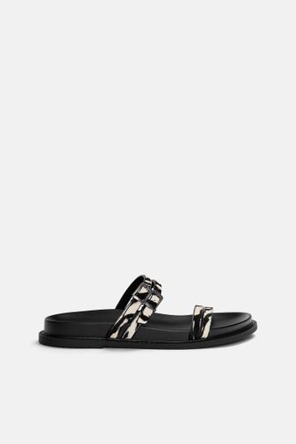 Sandales Plates Imprimé Animal Cuir - Pull&Bear - Modalova