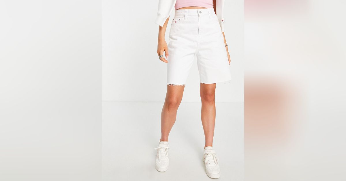 Pantalon Court Mid Rise Short Calvin Klein en coloris Blanc Femme Vêtements Shorts Mini shorts 
